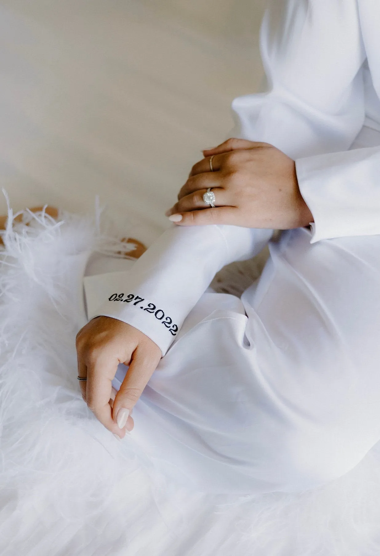 White feathers pajamas